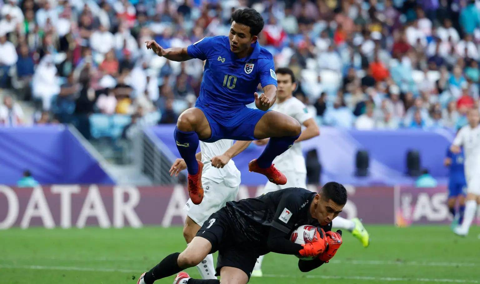 板球赛场再起风云：齐鲁鲨队队惊险晋级粤西独角兽队，赛场气氛火爆关键战拿下信心的简单介绍