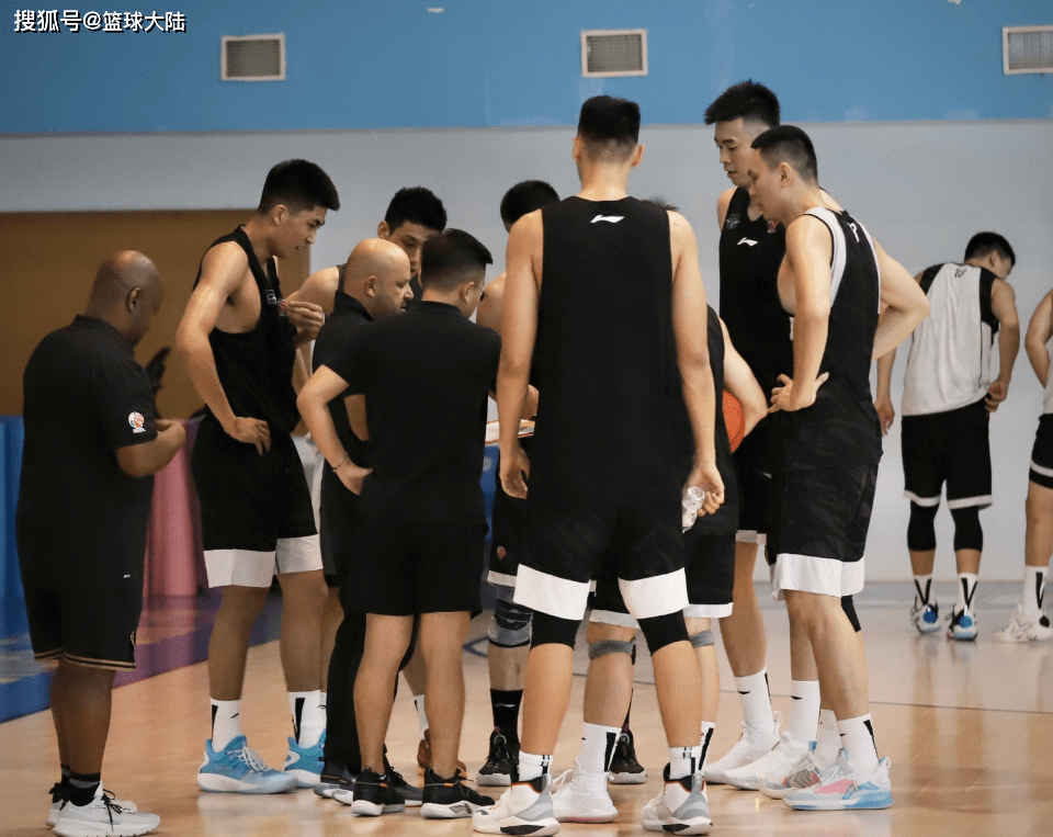 马拉松巡回赛焦点战:辽东麒麟队读秒扳平胶东旋风队,客场强势带走胜利。轮换效果显现(2024泰安马拉松直播最新) 马拉松巡回赛焦点战:辽东麒麟队读秒扳平胶东旋风队,客场强势带走胜利。轮换效果显现(2024泰安马拉松直播最新)